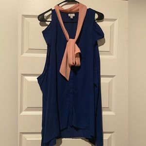 Sleeveless dress shirt with pink scarf detail